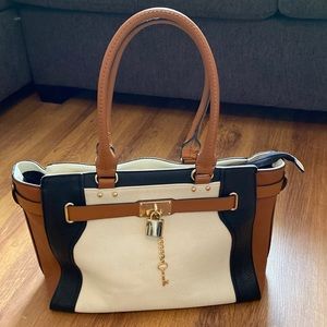 Aldo Purse